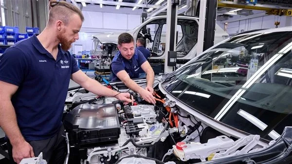 寶馬氫燃料電池SUV開(kāi)始生產(chǎn):16磅氫氣罐、能跑500公里