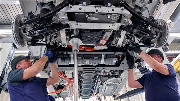 寶馬氫燃料電池SUV開(kāi)始生產(chǎn):16磅氫氣罐、能跑500公里